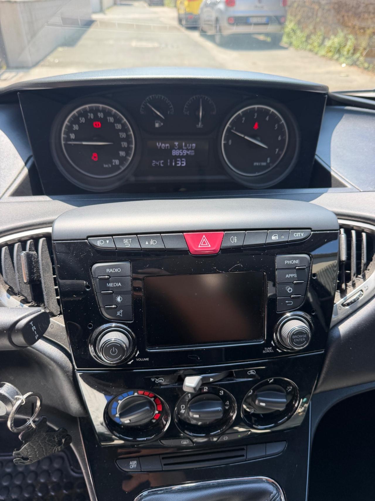 Lancia Ypsilon 1.2 69 CV 5 porte Silver