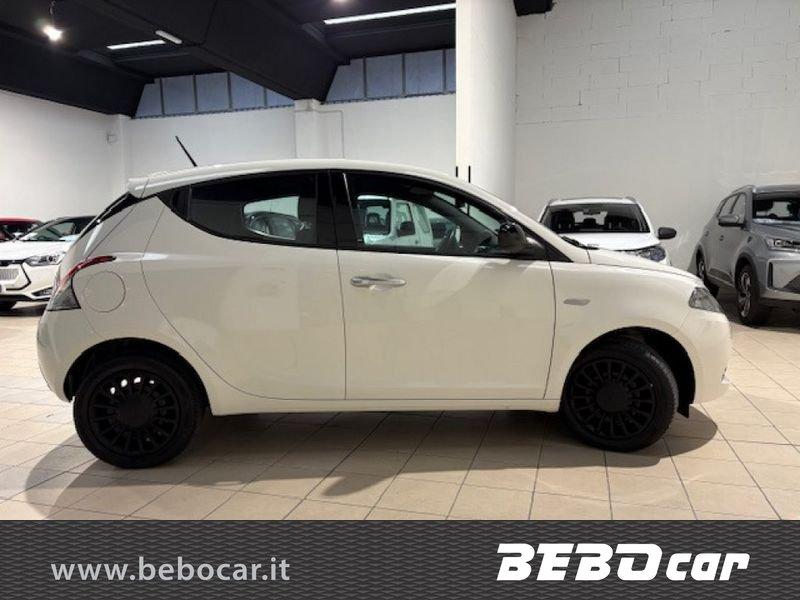 Lancia Ypsilon 1.0 FireFly 5 porte S&S Hybrid Silver