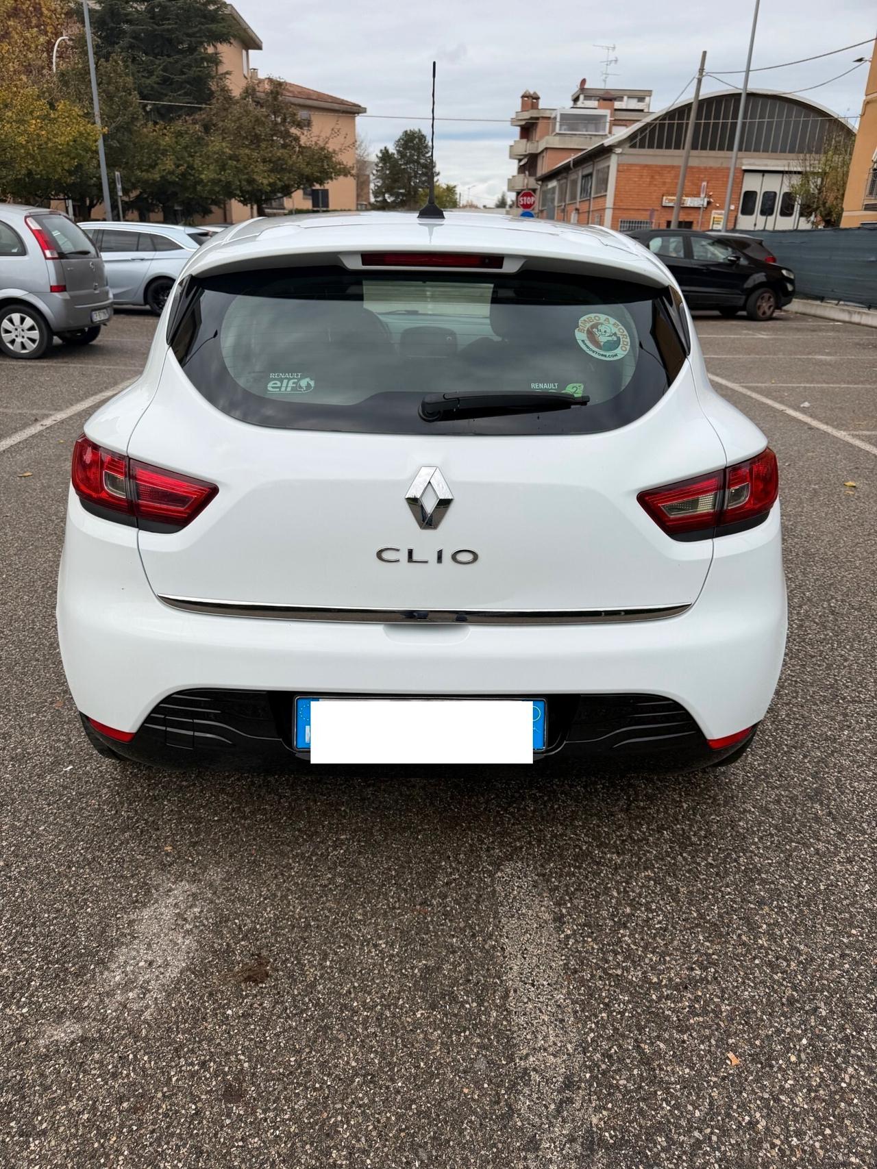 Renault Clio 1.5 dci - NEOP. - NAV. - 12 MESI DI GARANZIA -