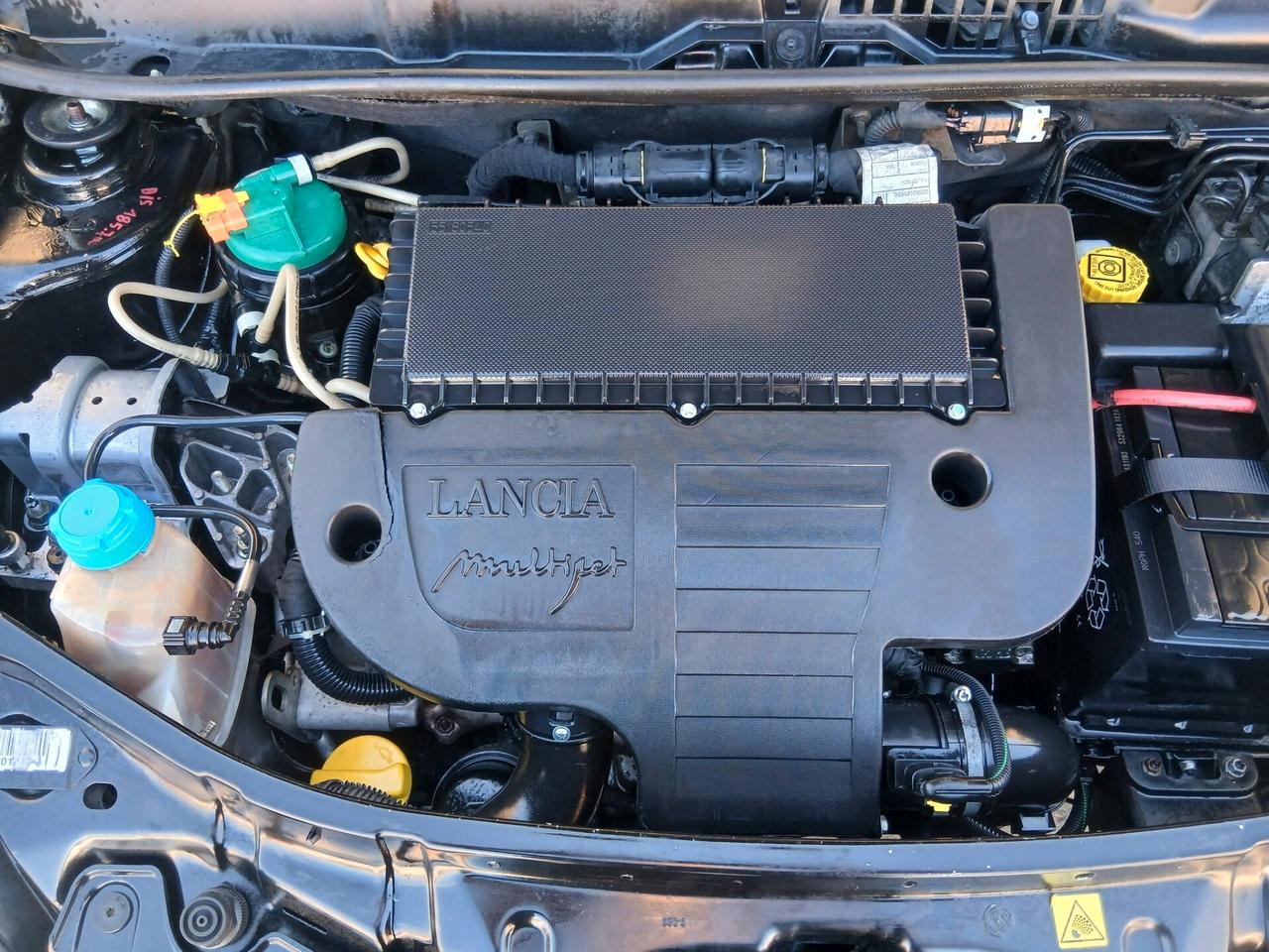 Lancia Ypsilon 1.3 MJT 75 CV full 06