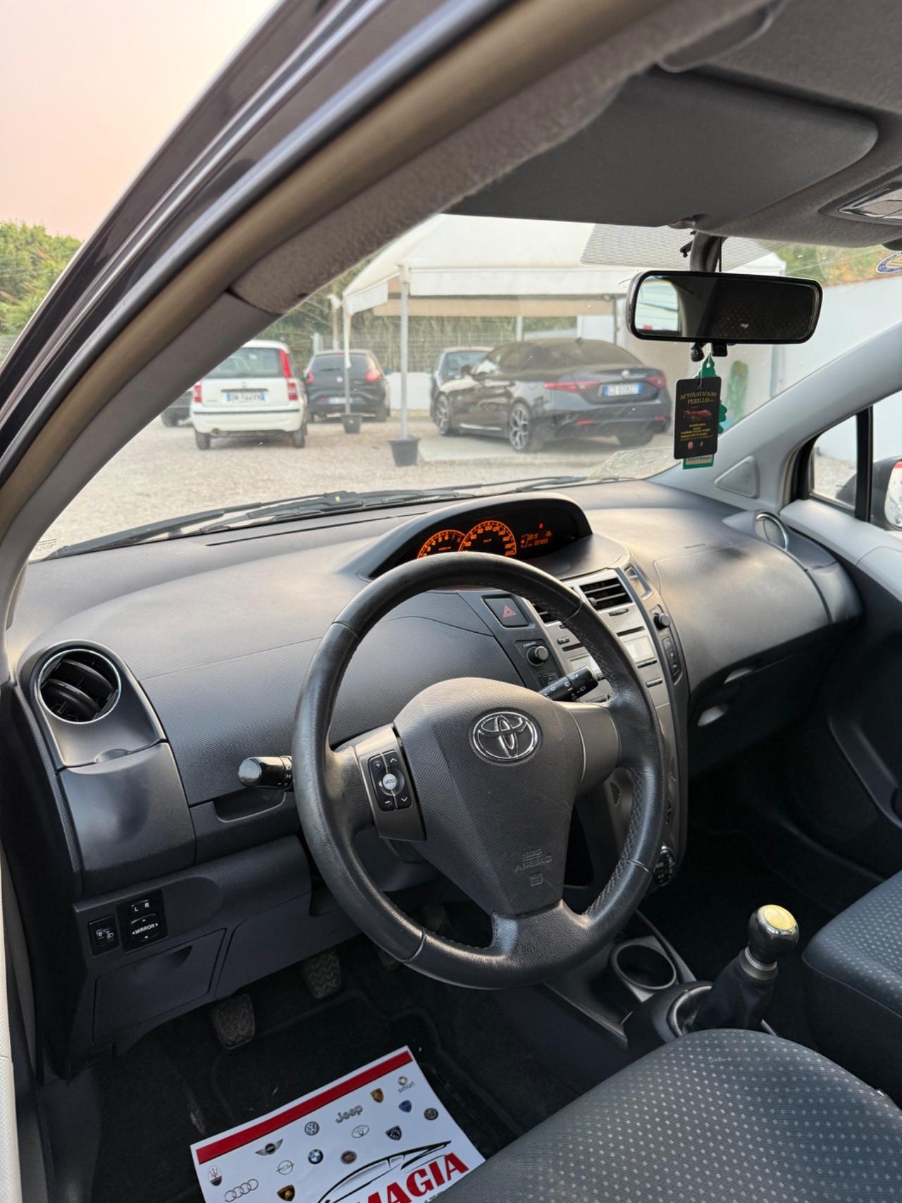 Toyota Yaris 1.0 5 porte Sol