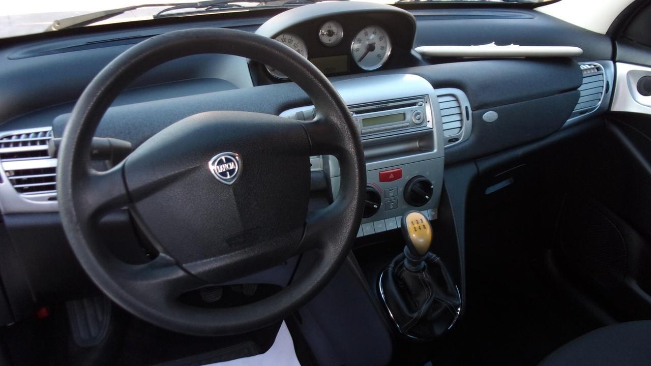 Lancia Ypsilon 1.2 69 CV Unyca