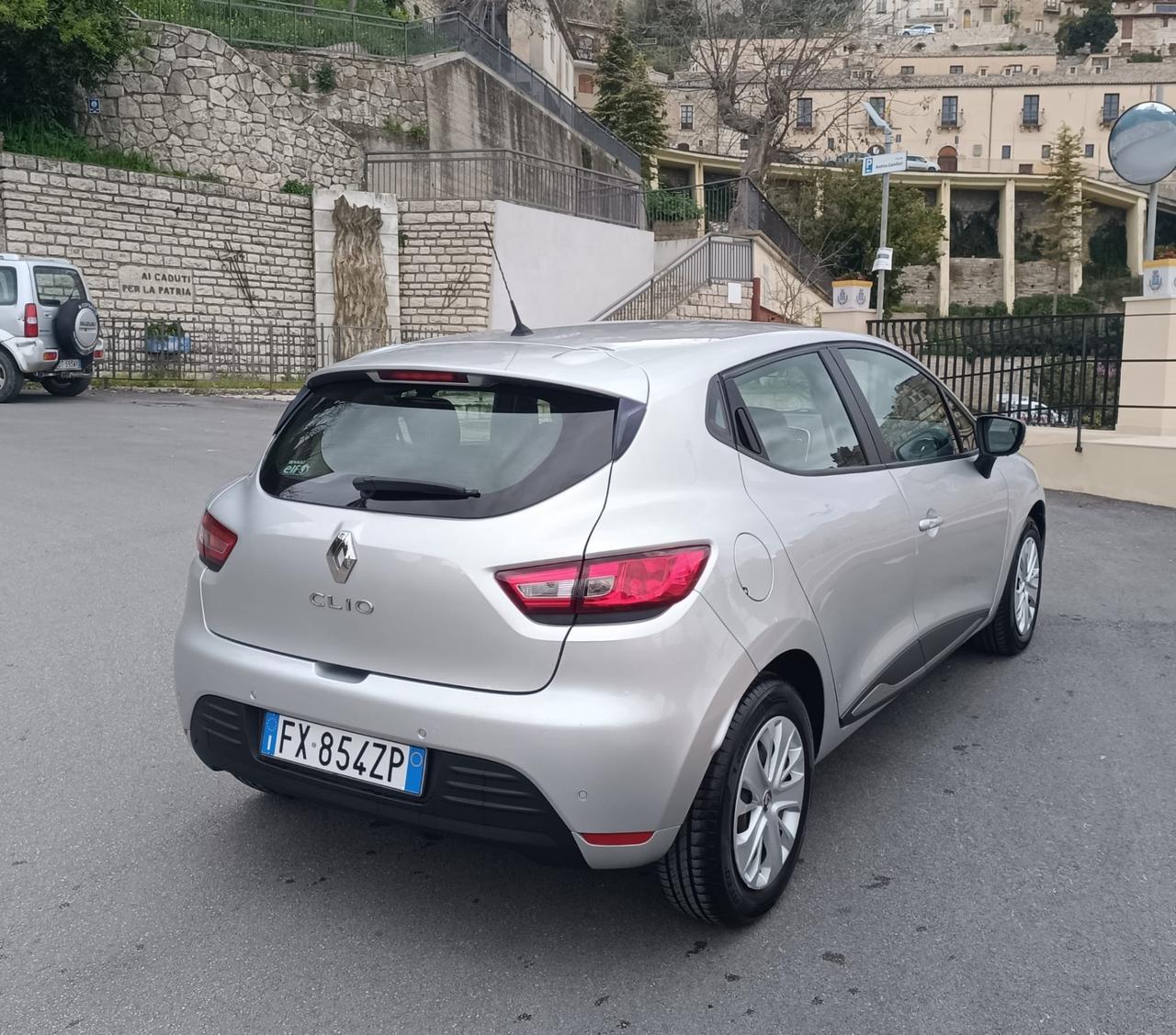 Renault Clio dCi 8V 75 CV 5 porte Moschino Intens
