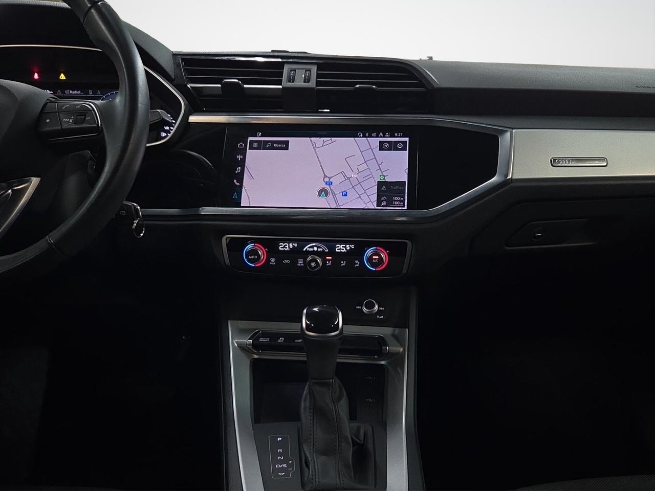 Audi Q3 45 TFSI e S tronic Business