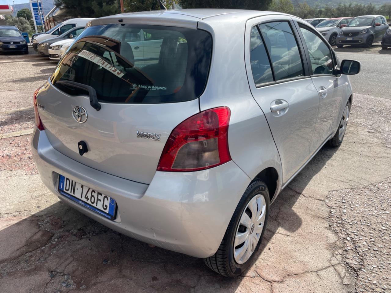 Toyota Yaris 1.3 5 porte Sol CAMBIO AUTOMATICO