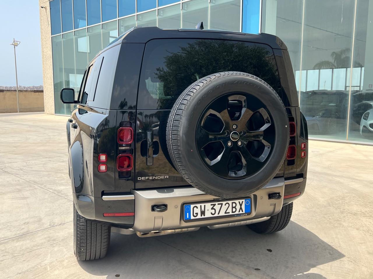 Land Rover Defender 110 3.0D I6 200 CV AWD Auto X-Dynamic SE