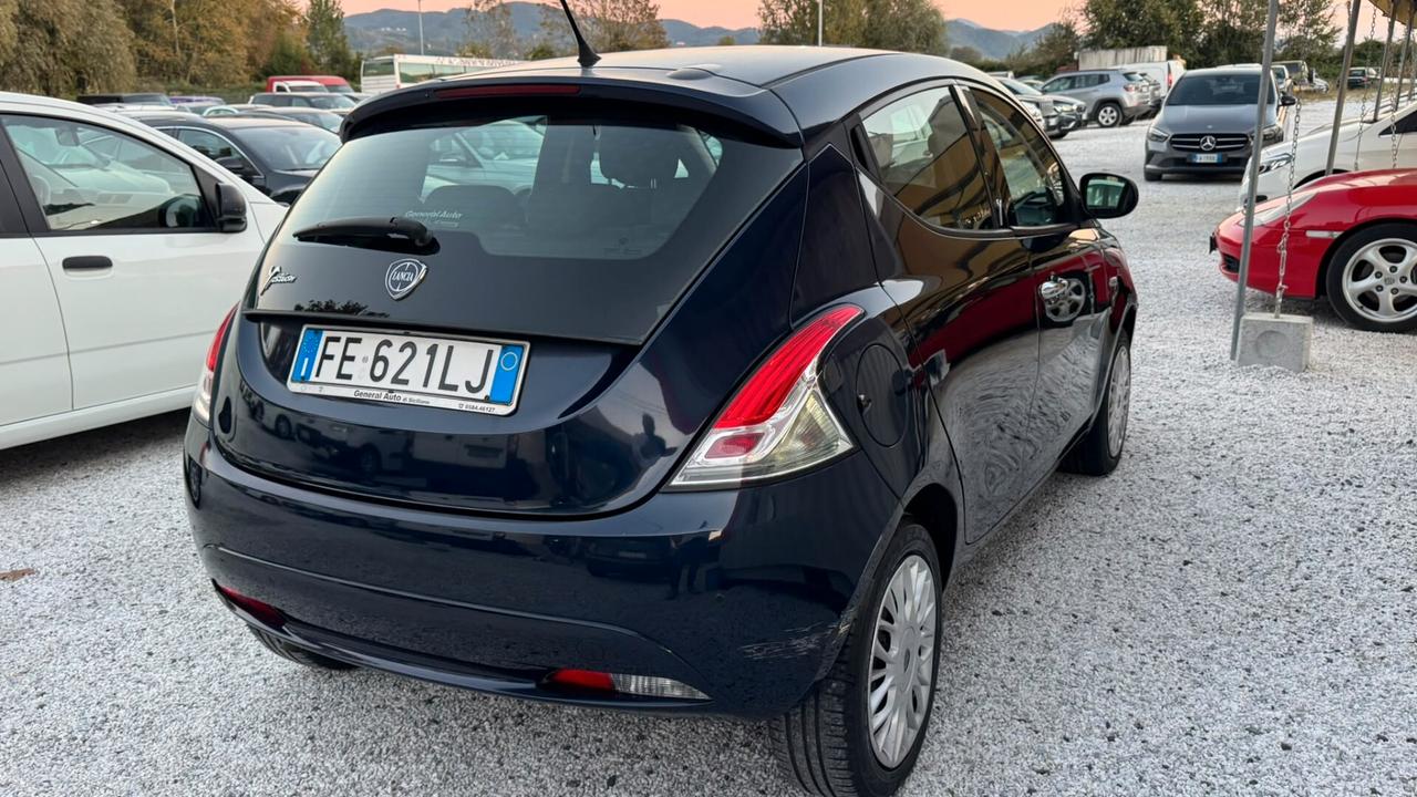 Lancia Ypsilon 1.2 69 CV 5 porte Elefantino