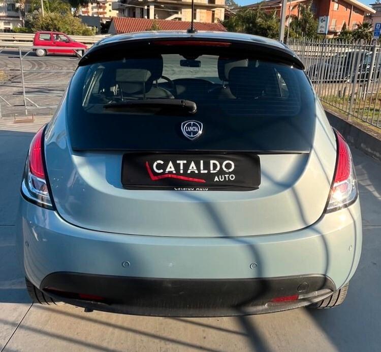 Lancia Ypsilon 1.0 FireFly 5 porte S&S Hybrid Gold