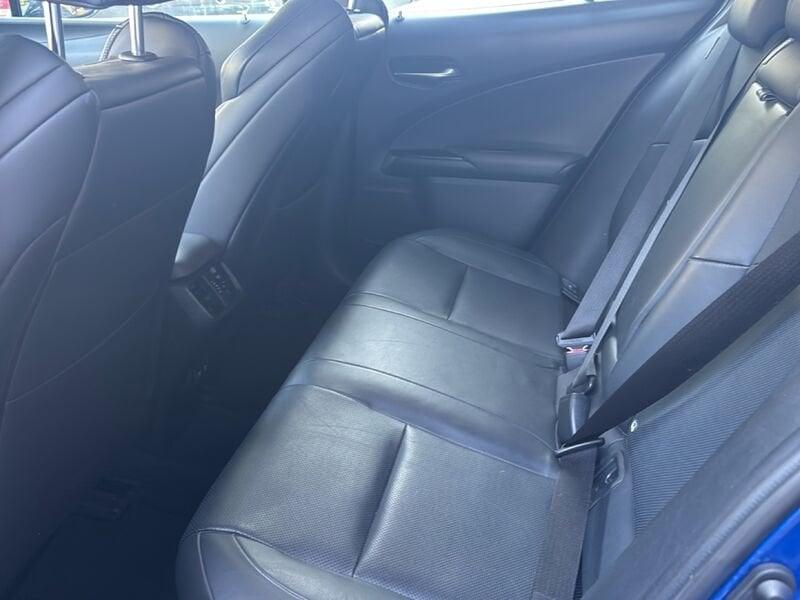 Lexus UX Hybrid F-Sport 2WD