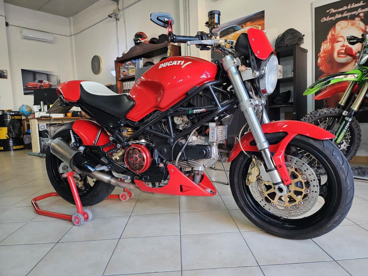 Ducati Monster 900