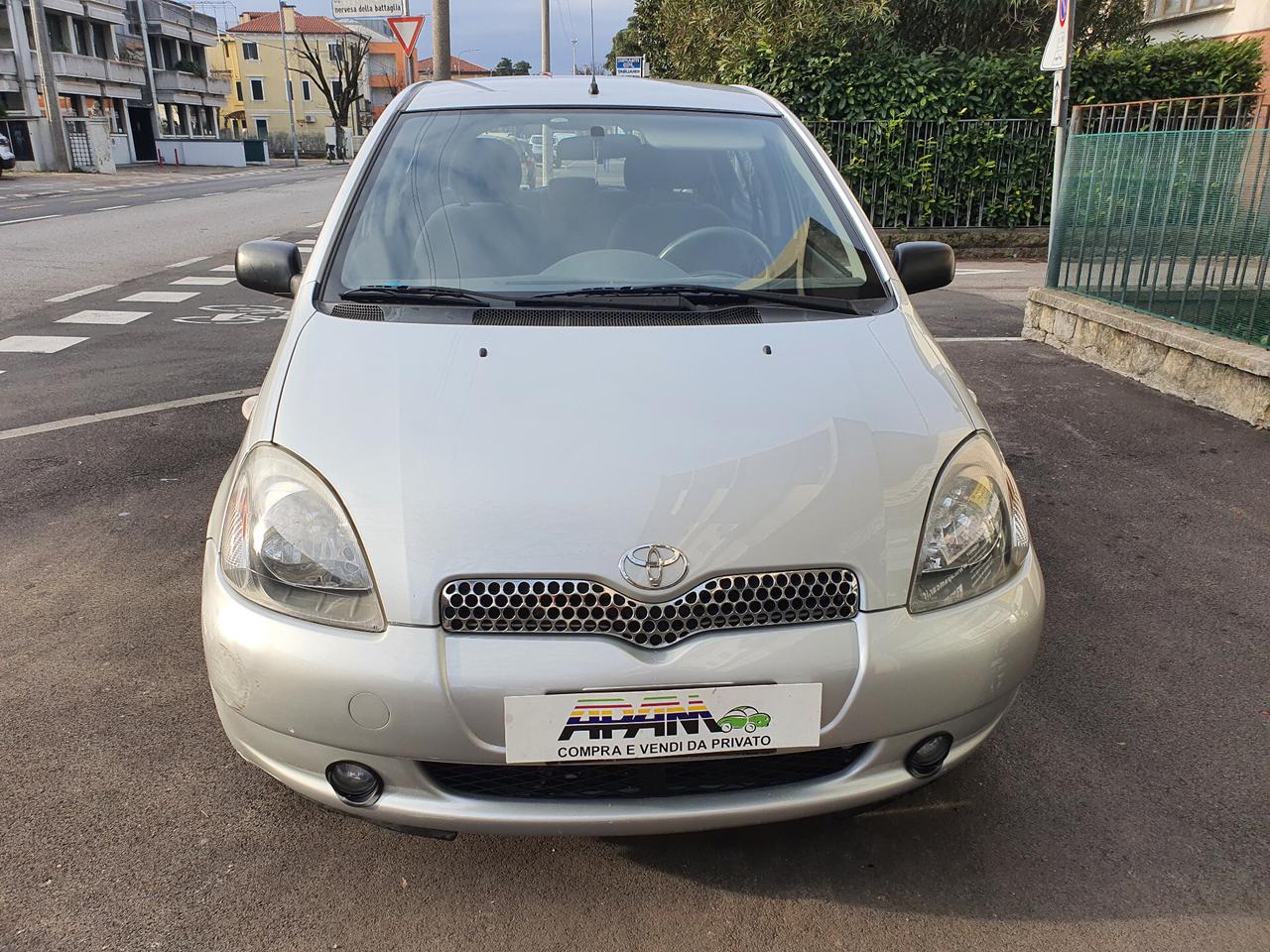 Toyota Yaris 1.0i 16V cat 5 porte Sol NEOPATENTATI