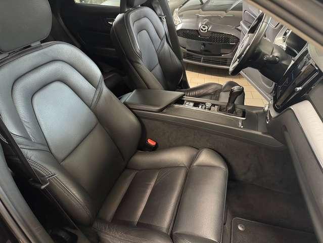 Volvo XC60 XC60 2.4 d4 Business awd 190cv Tagliandata