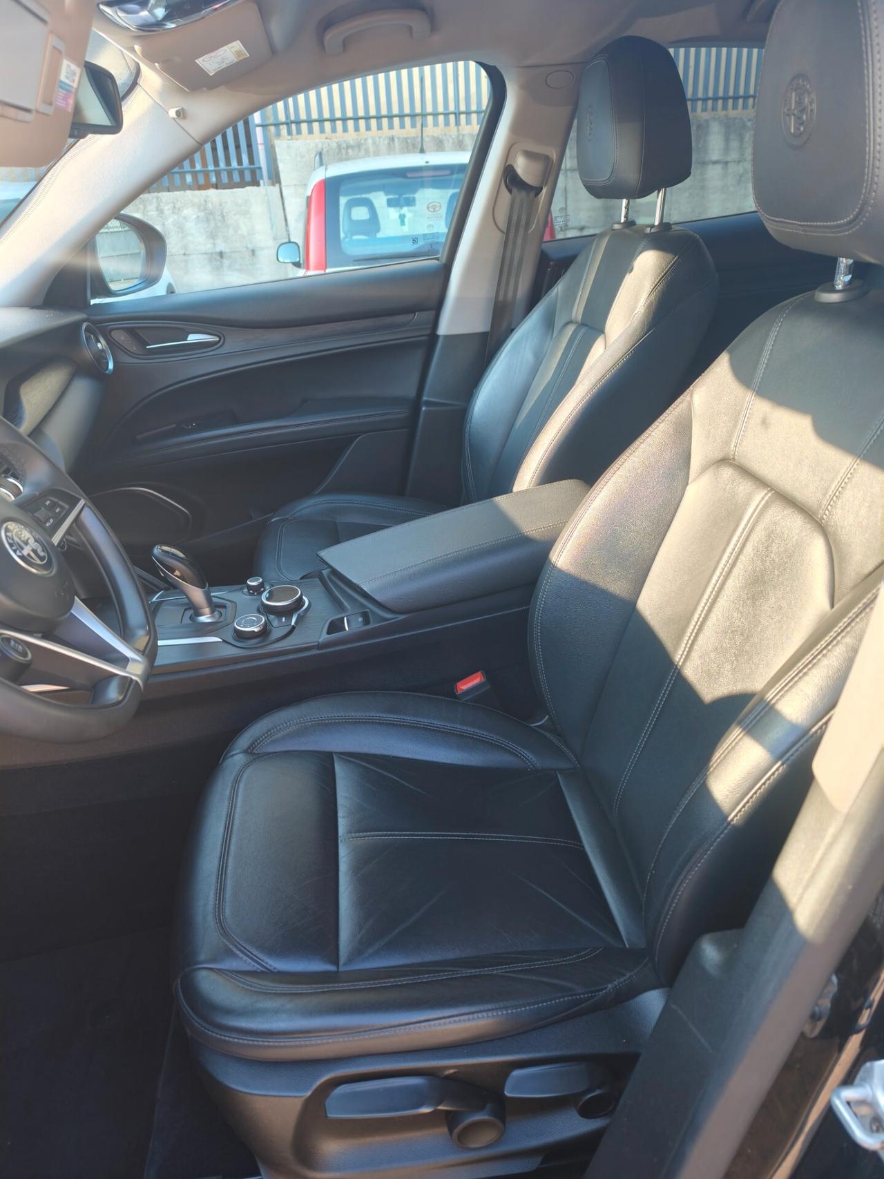 Alfa Romeo Stelvio 2.2 Turbodiesel 210 CV AT8 Q4 Super Total black