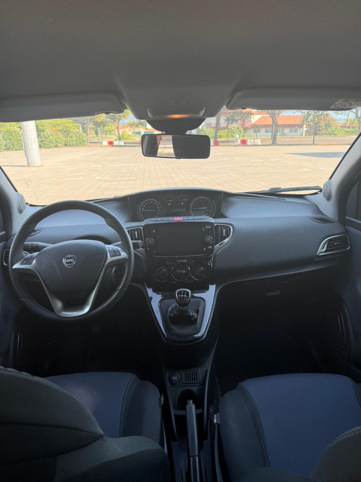 Lancia Ypsilon 1.0 FireFly 5 porte S&S Hybrid Ecochic UnYca