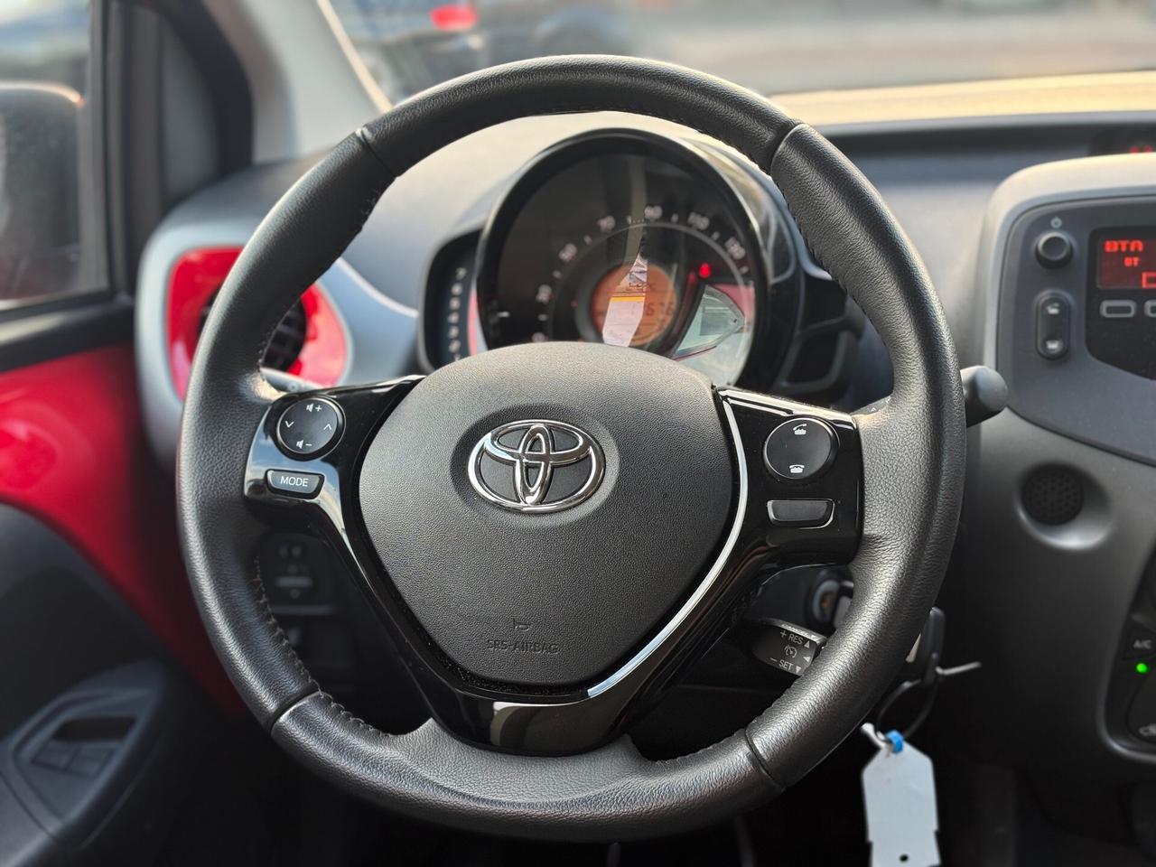 Toyota Aygo Connect 1.0 5 porte x-play + GARANTITA