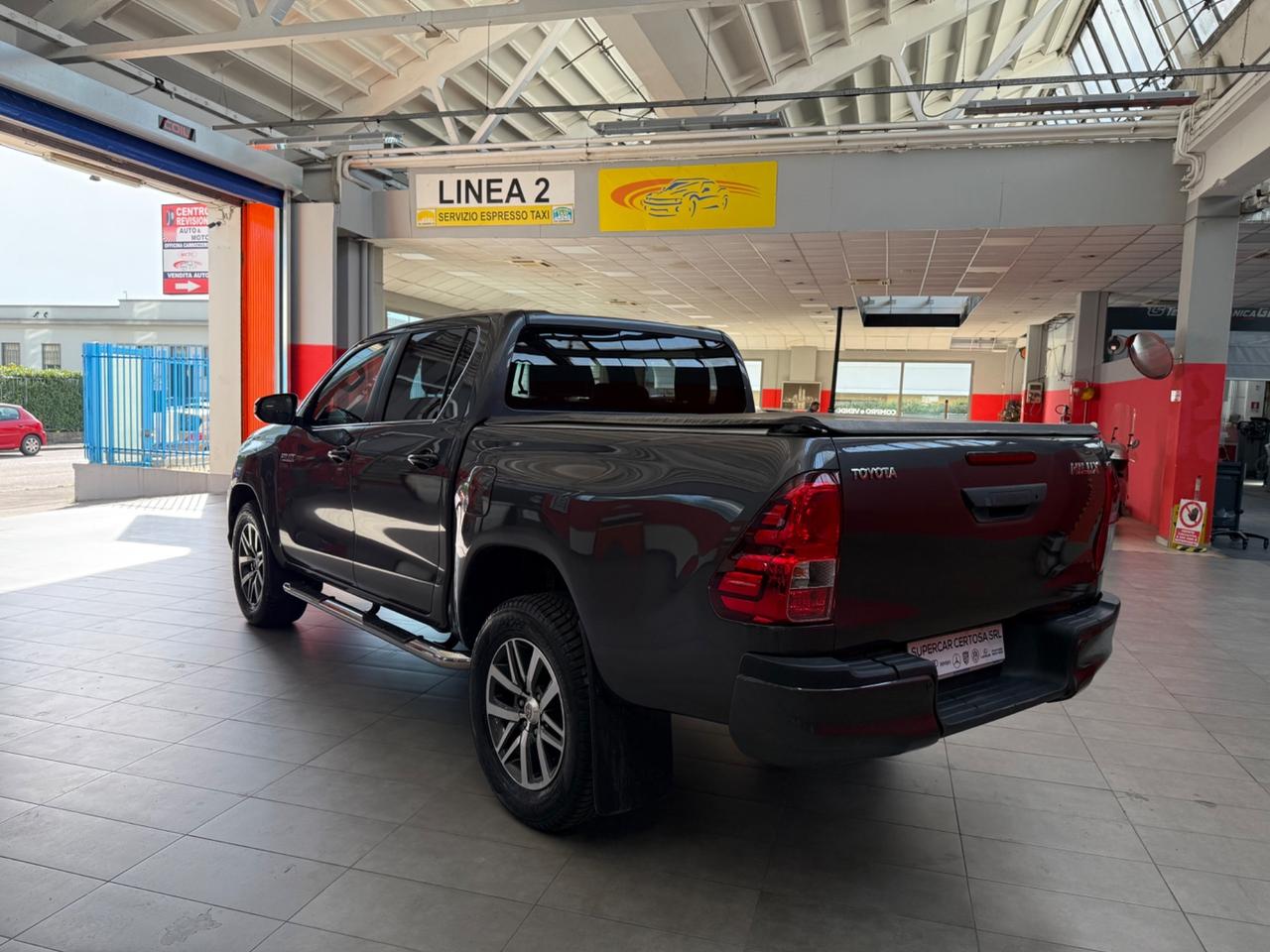 Toyota Hilux 2.4 D-4D A/T 4WD 4 porte Double Cab Lounge