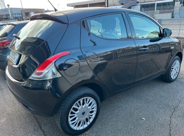 Lancia Ypsilon 0.9 TwinAir 85 CV 5 porte Metano Ecochic Elefantino
