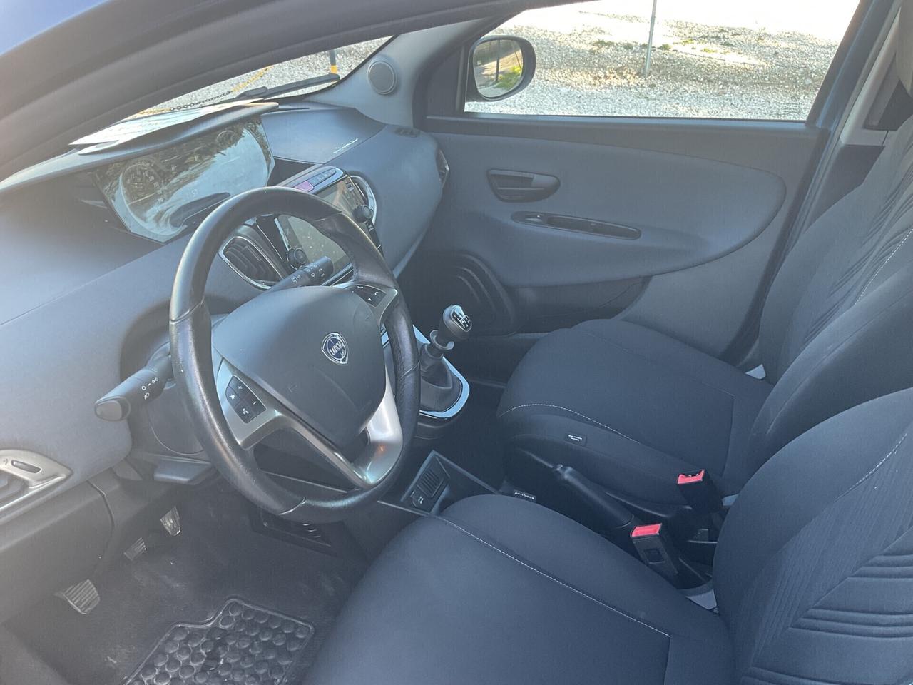 Lancia Ypsilon 1.0 FireFly 5 porte Hybrid Ecochic Gold
