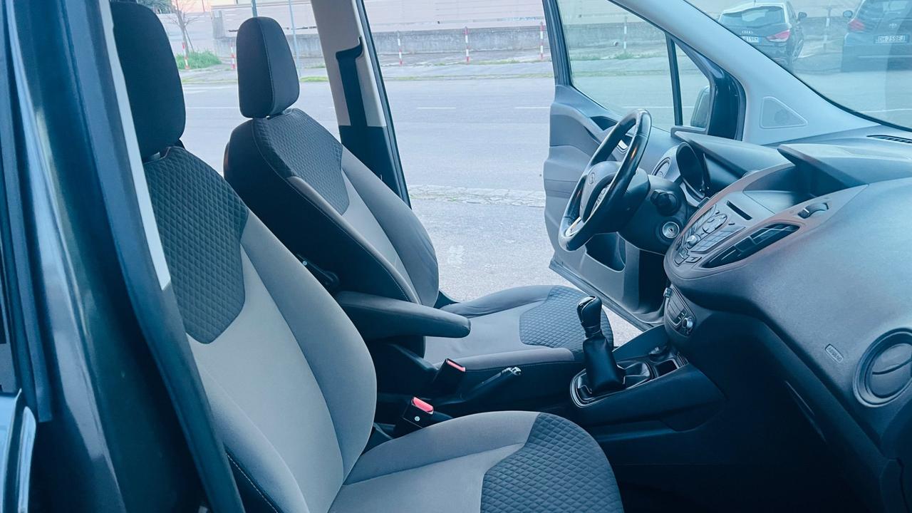 Ford Tourneo Courier 1.5 TDCI 95 CV Titanium