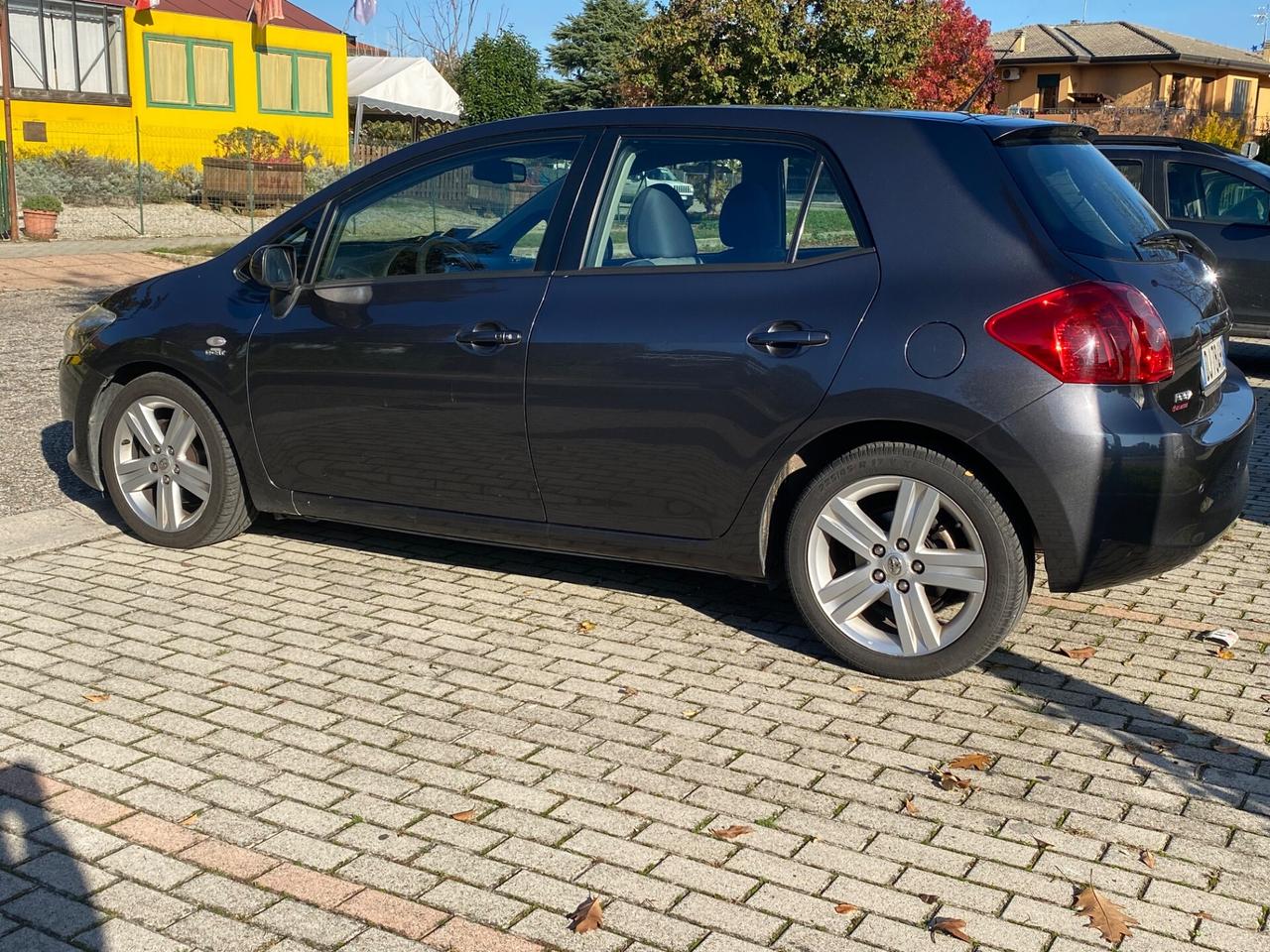 Toyota Auris 2.2 D - Versione Introvabile