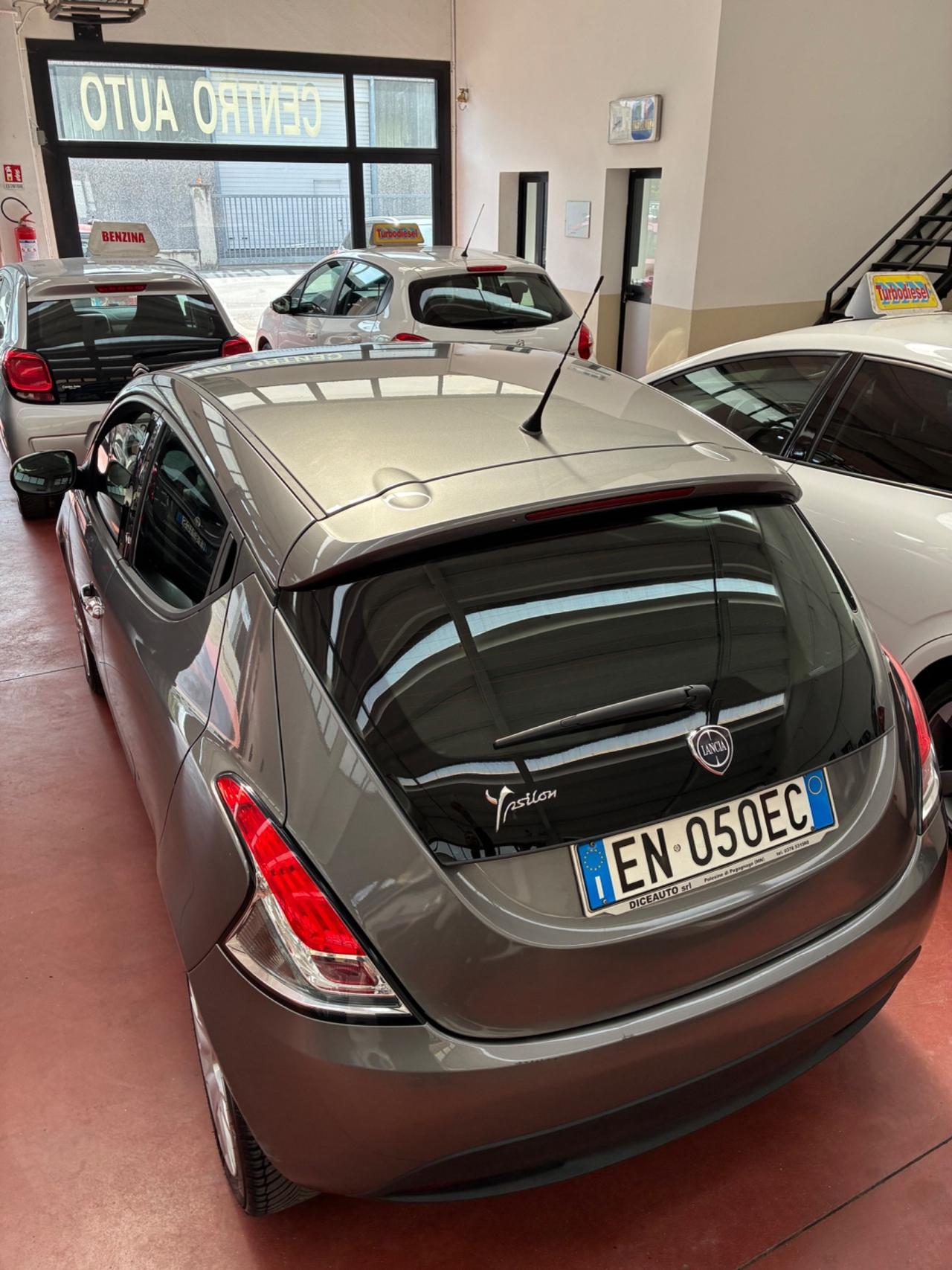 Lancia Ypsilon 1.2 69 CV 5 porte S&S Silver