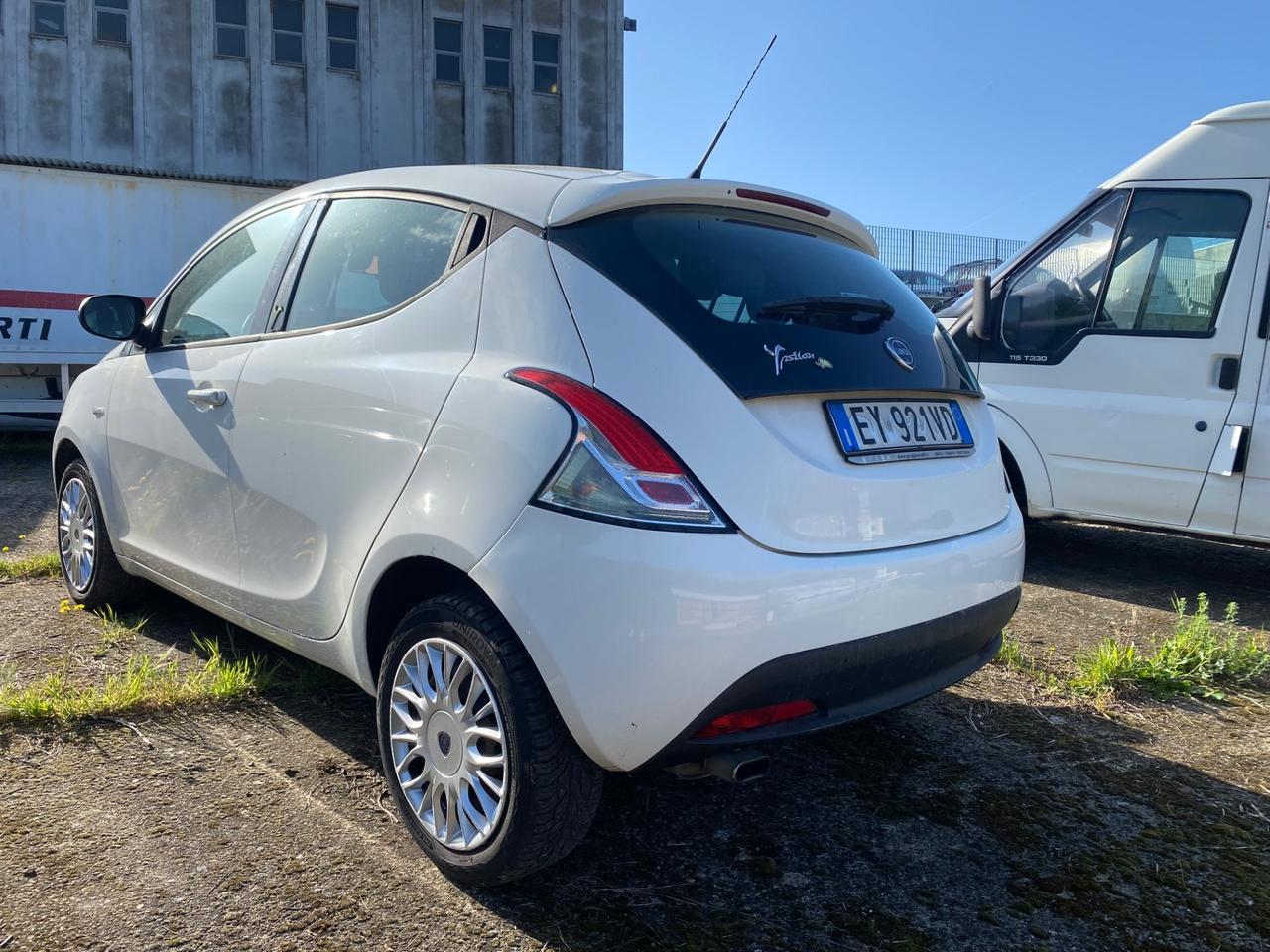 Lancia Ypsilon 1.2 69 CV 5 porte Gold
