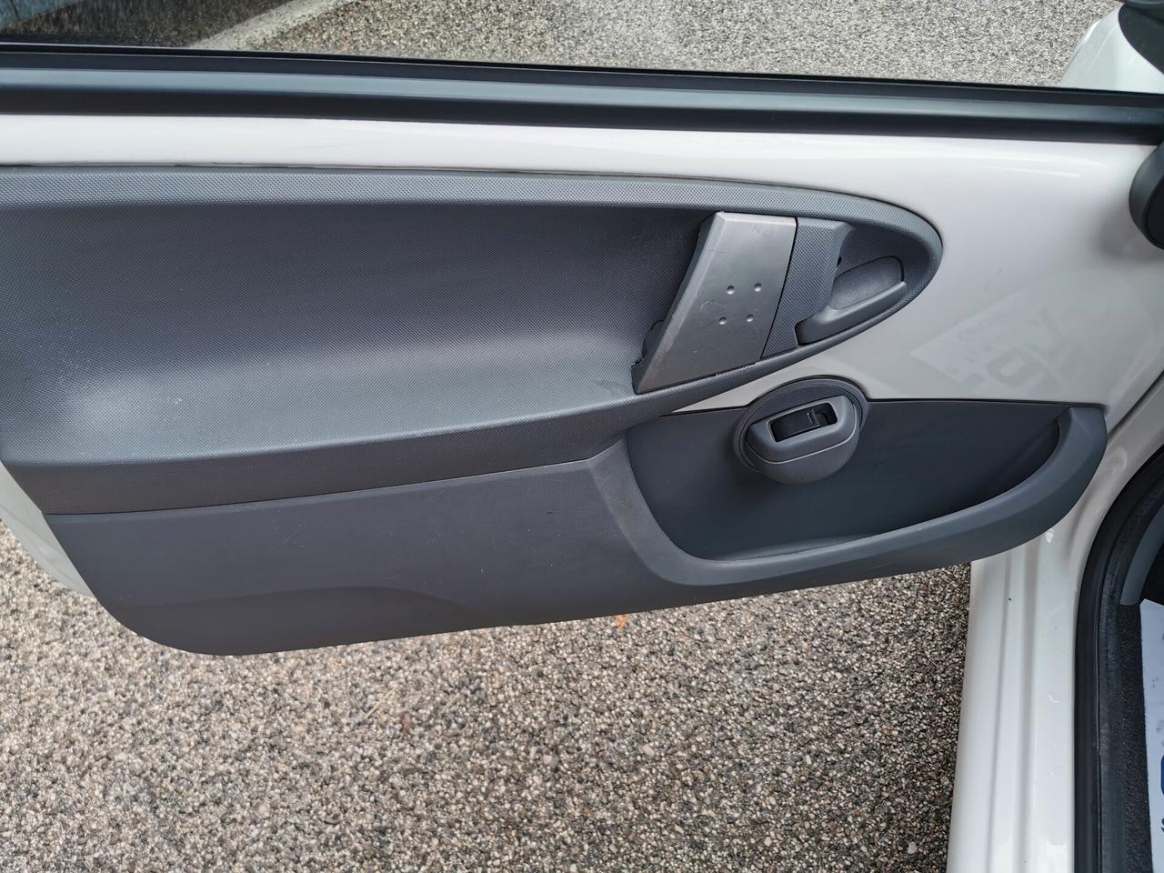 Toyota Aygo 1.0 12V VVT-i 3 porte Now Connect
