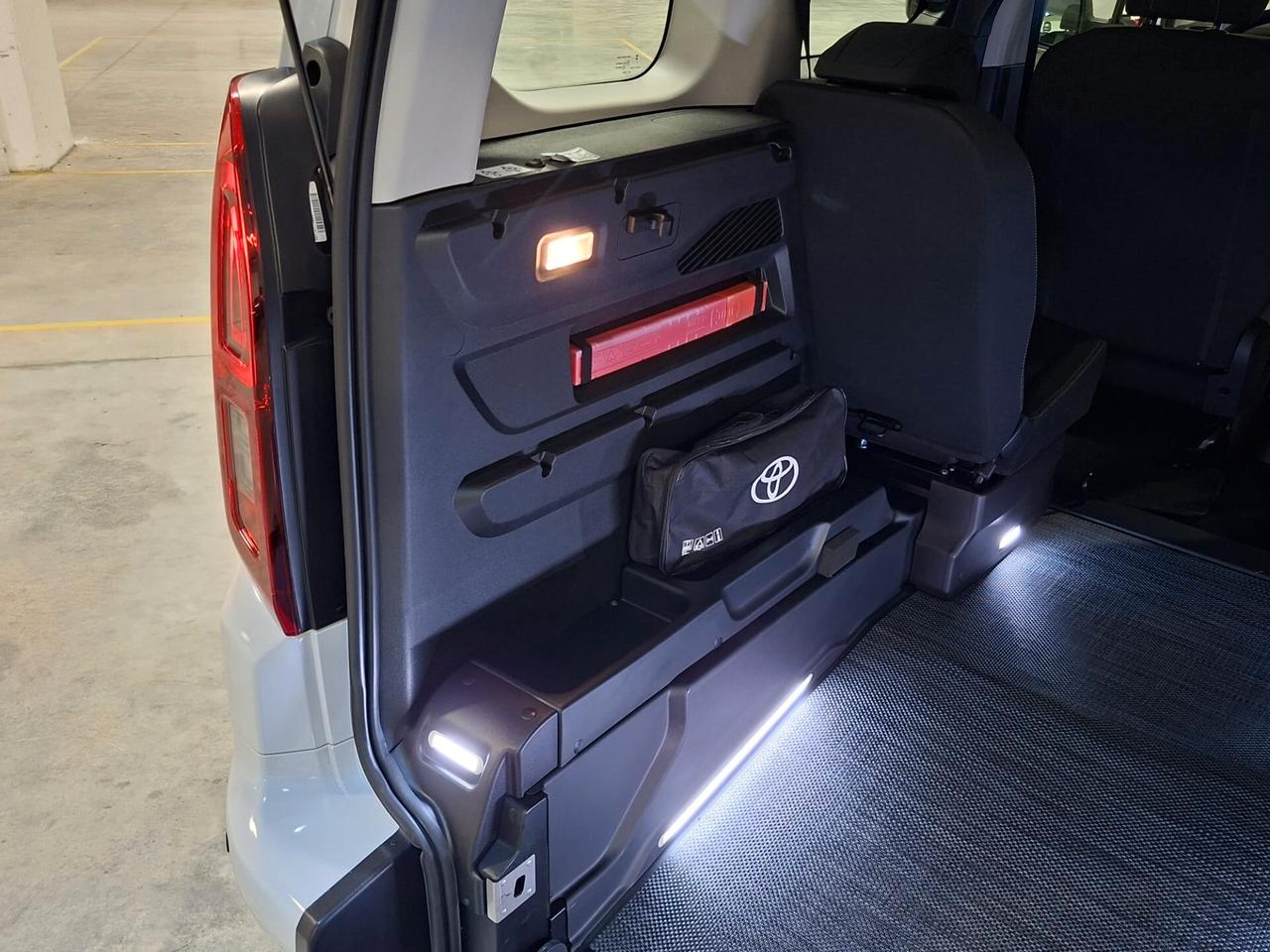 Toyota Proace City Verso 1.5D L1 Lounge TRASP. DISABILI