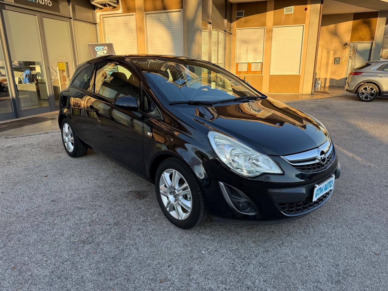 Opel Corsa 1.2 Benzina- Neopatentati