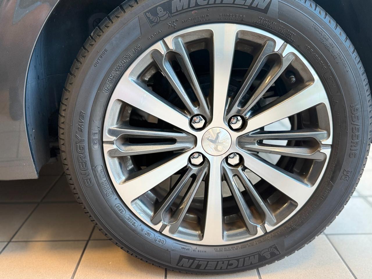 Peugeot 208 BlueHDi 75 5 porte Allure