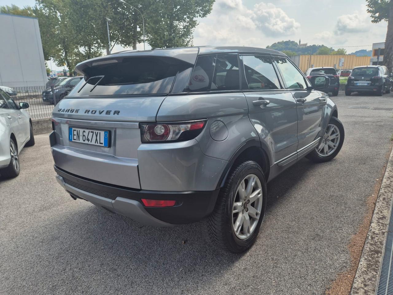 LR Range Evoque 2.2 TD4 Vers. PURE E5B -- 4x4!!!