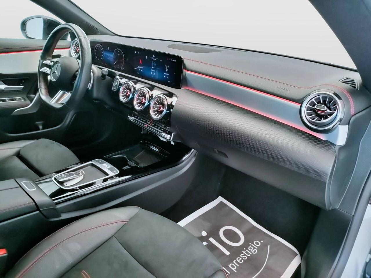 Mercedes-Benz CLA Coupe - C118 2023 - CLA Coupe 200 d AMG Line Premium auto