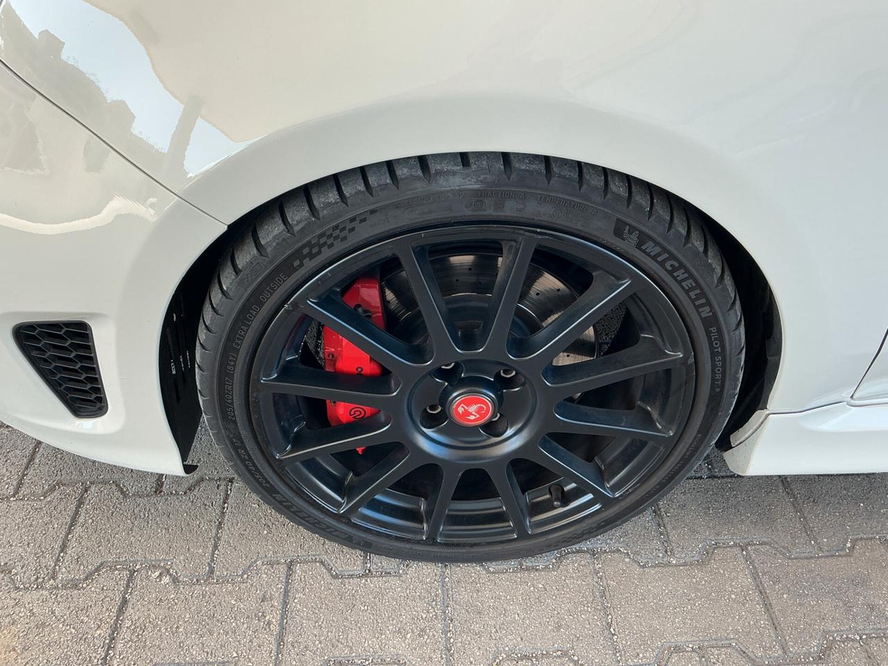Abarth 595 1.4 Turbo T-Jet 180 CV Esseesse