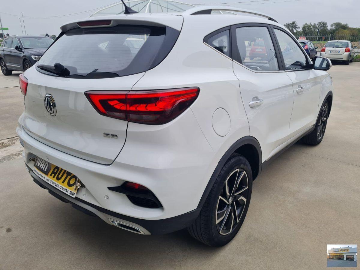 MG ZS Luxury 1.5 Benzina-Anno 2022