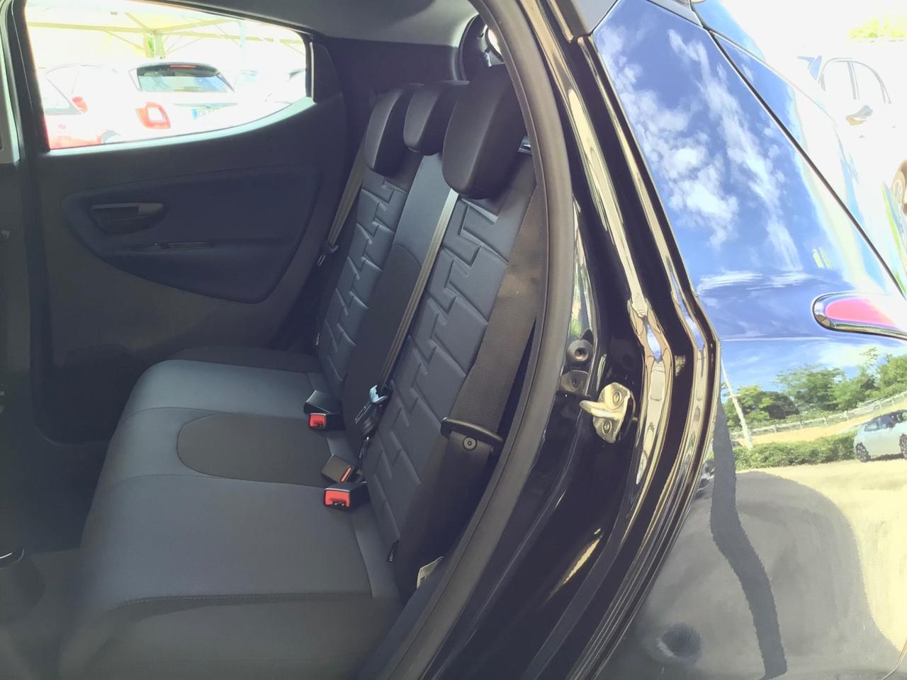 Lancia Ypsilon 1.0 FireFly 5 porte S&S Hybrid Platino
