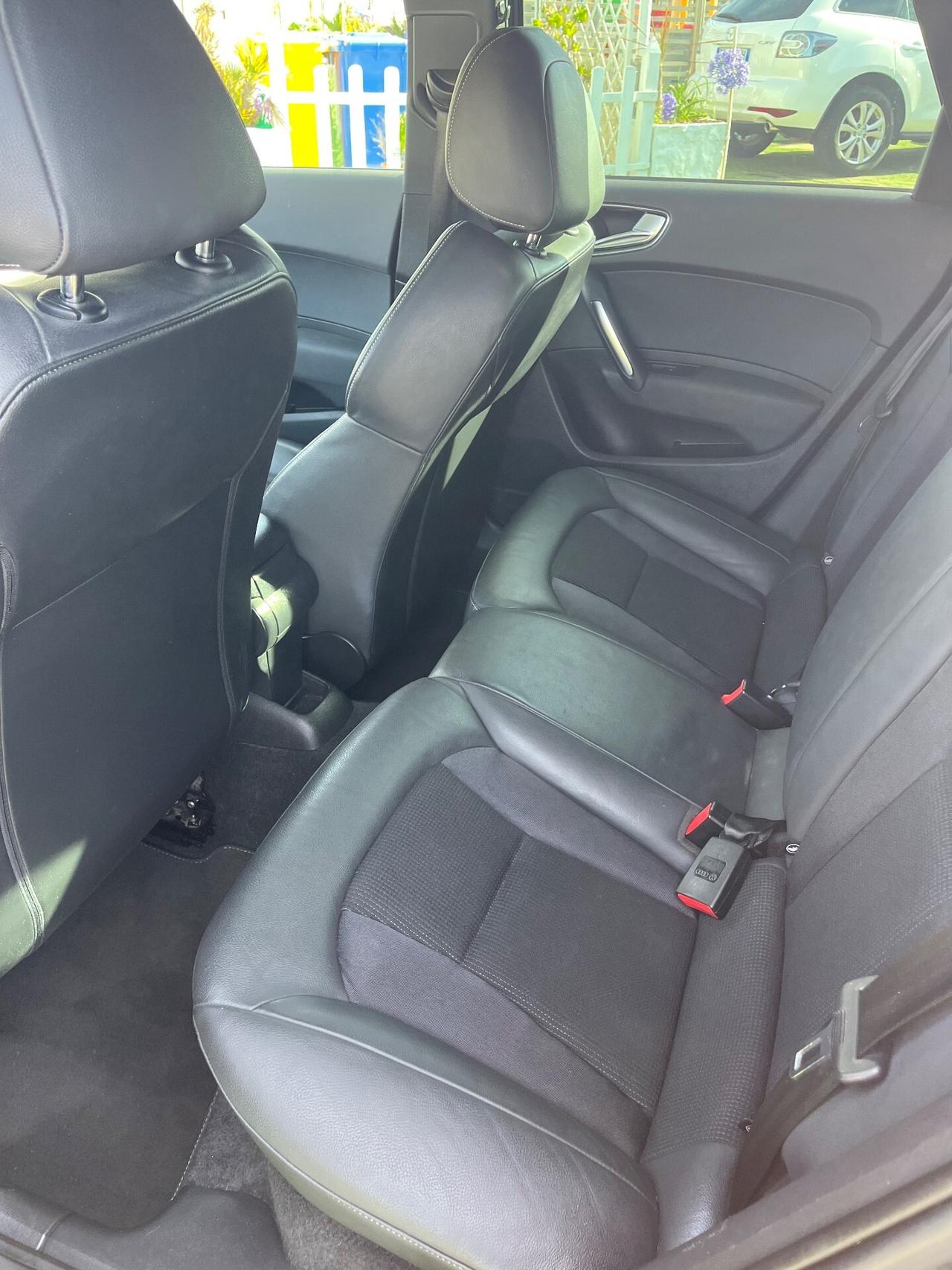 Audi A1 SPB 1.6 TDI S line edition