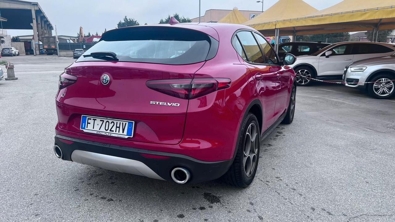 Alfa Romeo Stelvio 2.2 Turbodiesel 150 CV AT8 RWD Business