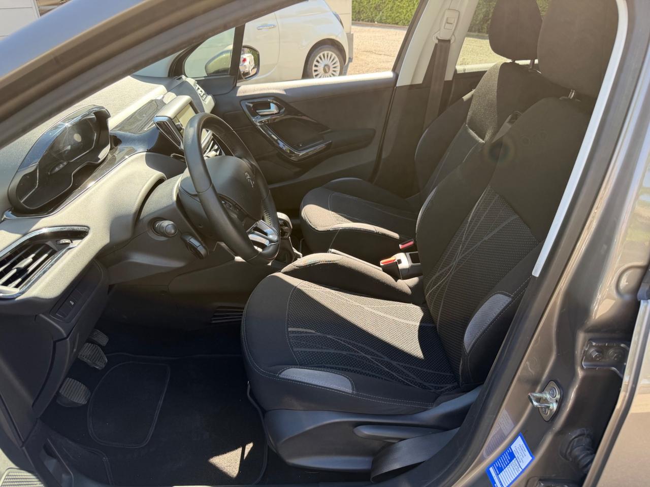 Peugeot 208 1.2 benzina MOTORE NUOVO