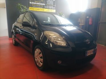 Toyota Yaris 1.0 5 porte Luxury Pack