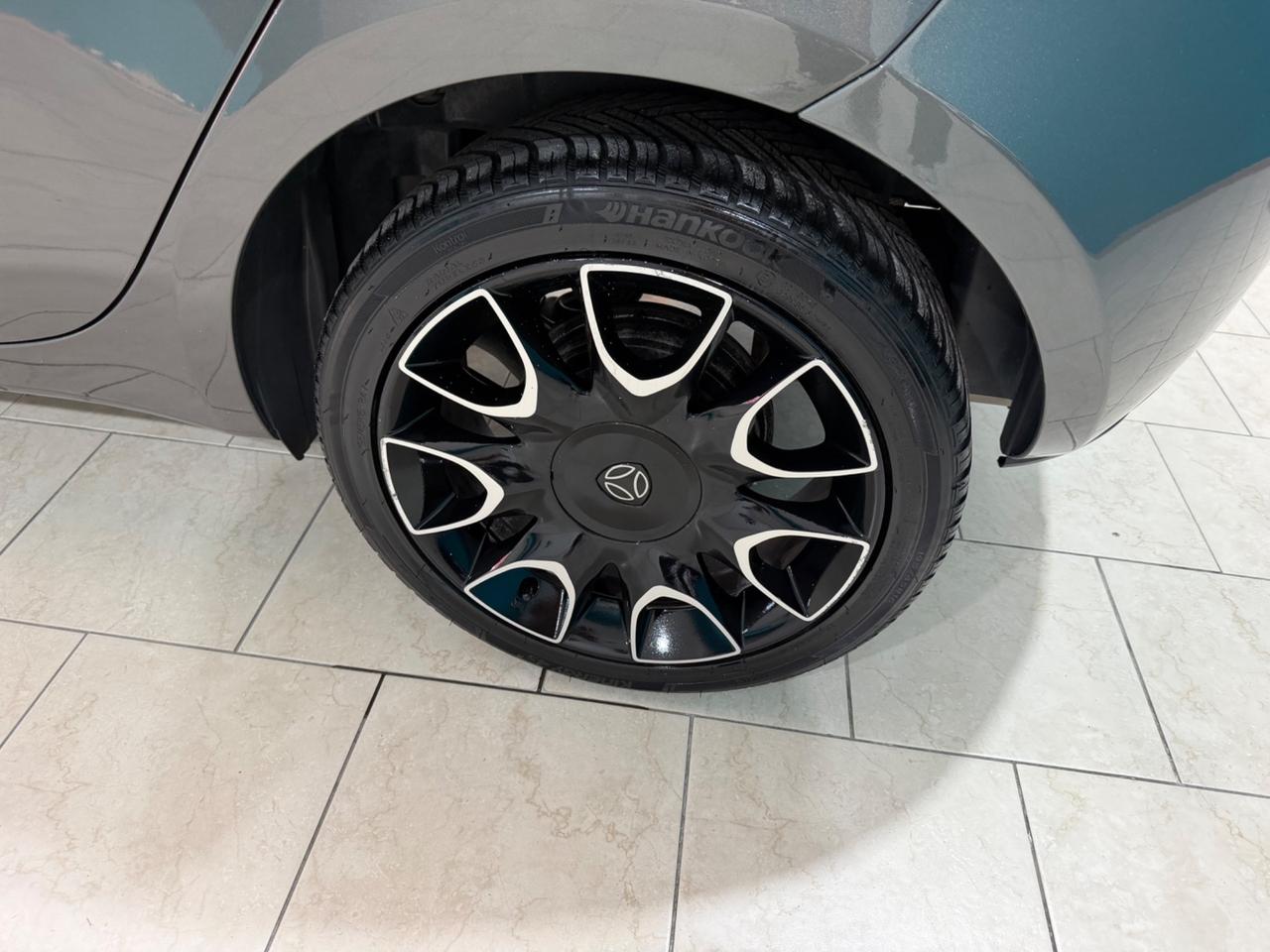 LANCIA YPSILON 1.2 BENZINA MOMO DESIGN S