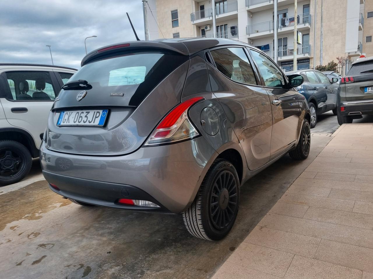 Lancia Ypsilon 1.0 FireFly 5 porte S&S Hybrid Ecochic A. Ferretti