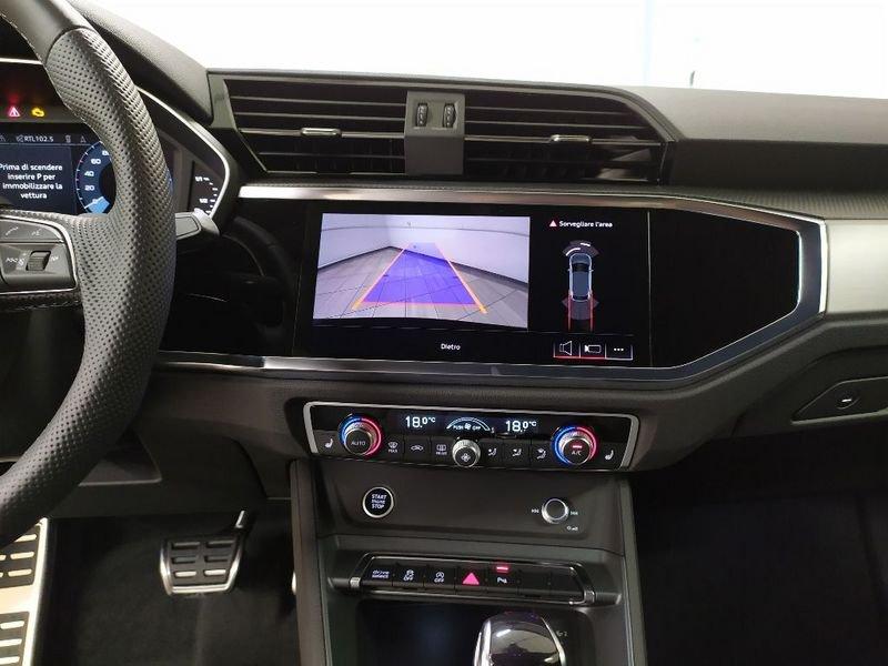 Audi Q3 Sportback 35 2.0 tdi Identity Black s-tronic