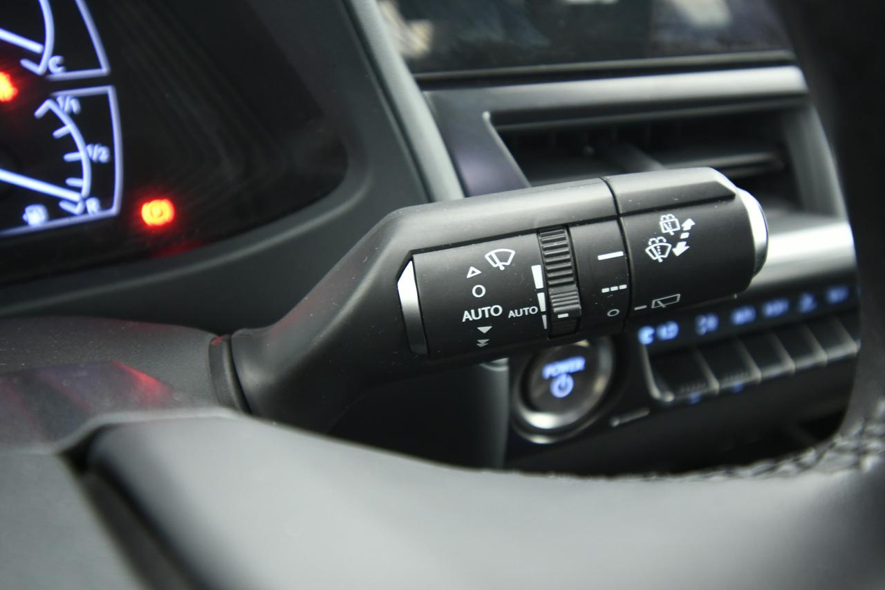 LEXUS UX 250h 2.0 Business 2wd cvt CAMERA+ACC+APP CONNECT