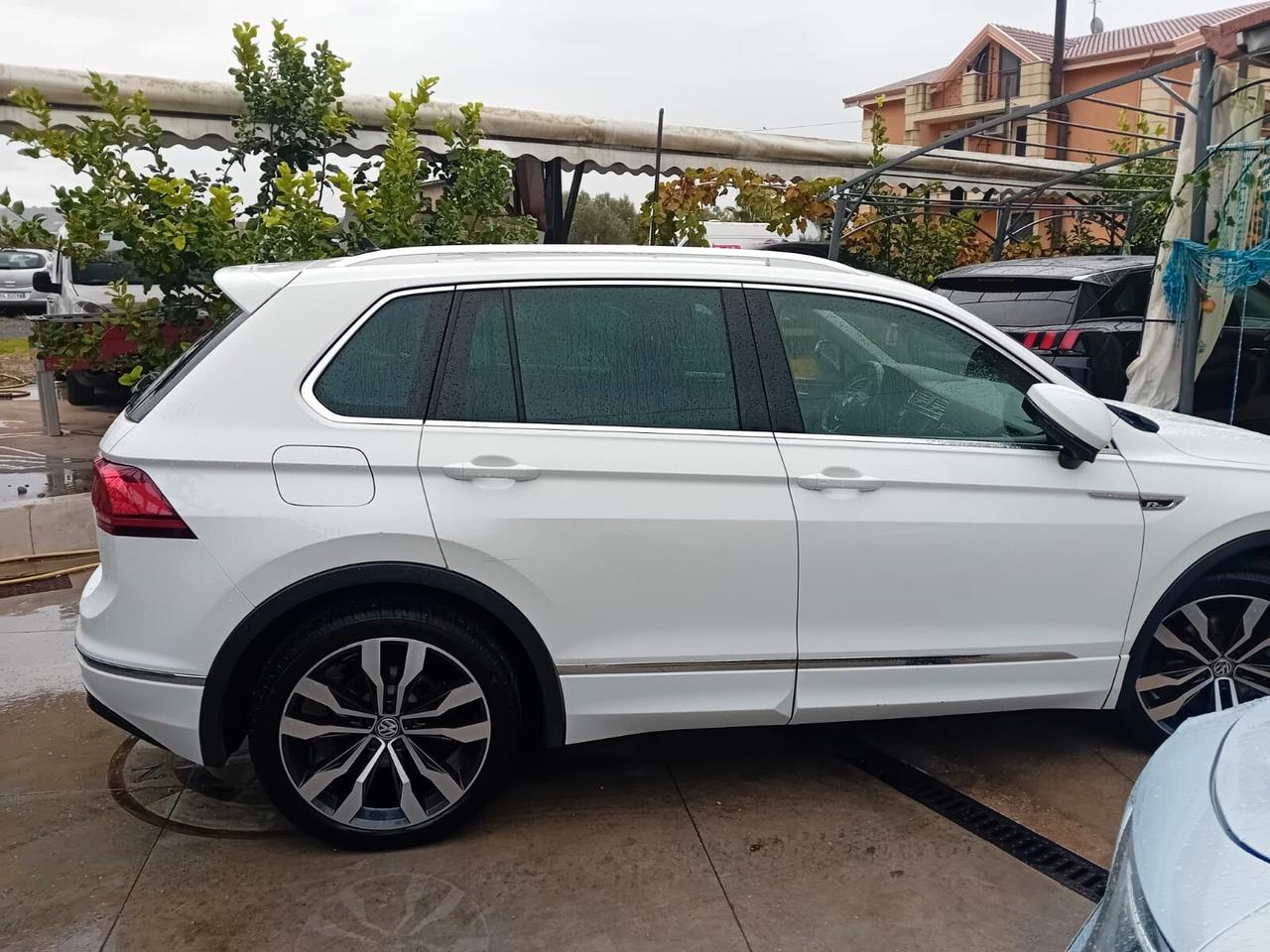 Volkswagen Tiguan 2.0 BiTDI SCR DSG 4MOTION Executive R-Line BMT