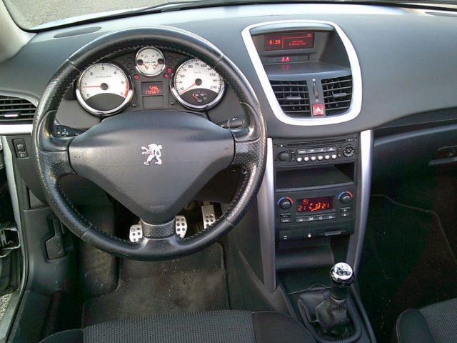 PEUGEOT 207 1.6 HDi 110CV CC Féline