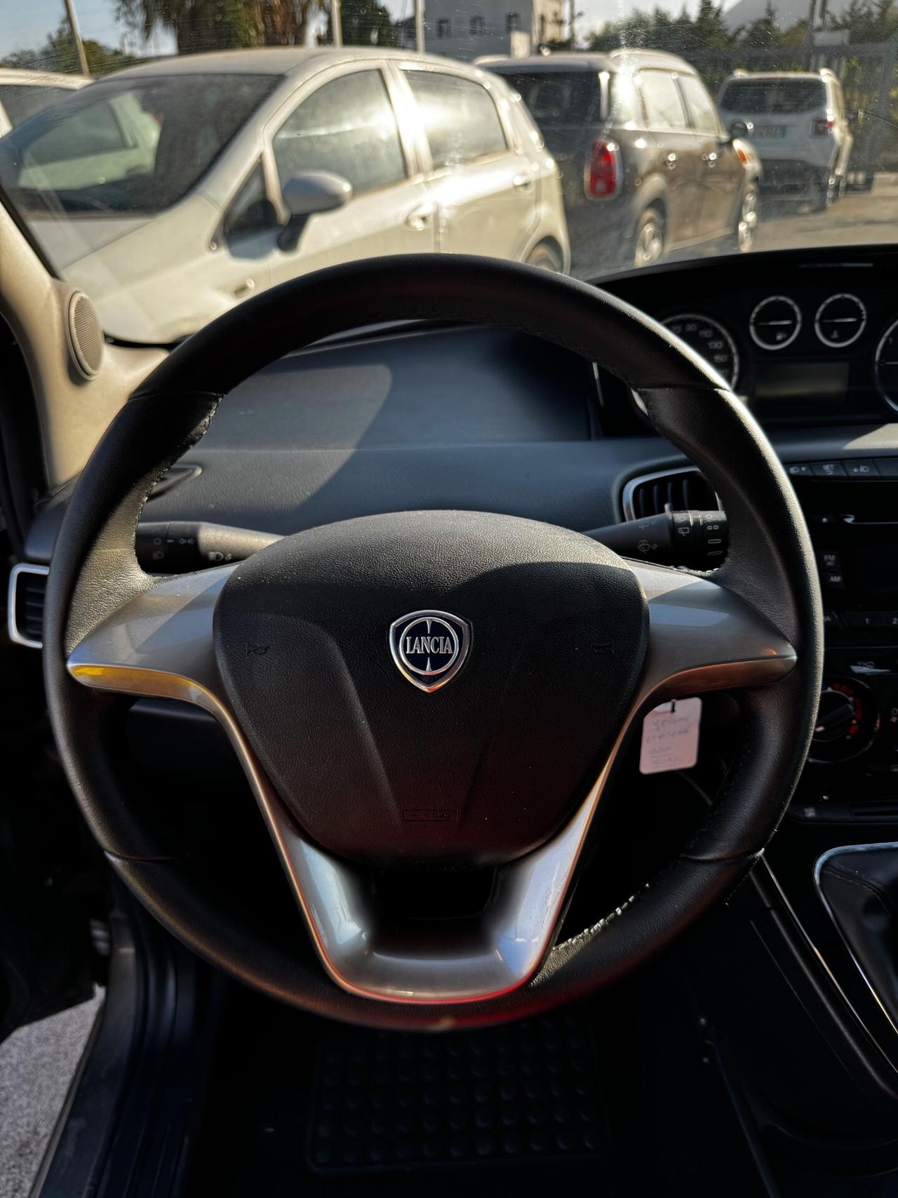 Lancia Ypsilon 1.2 69 CV 5 porte S&S Silver