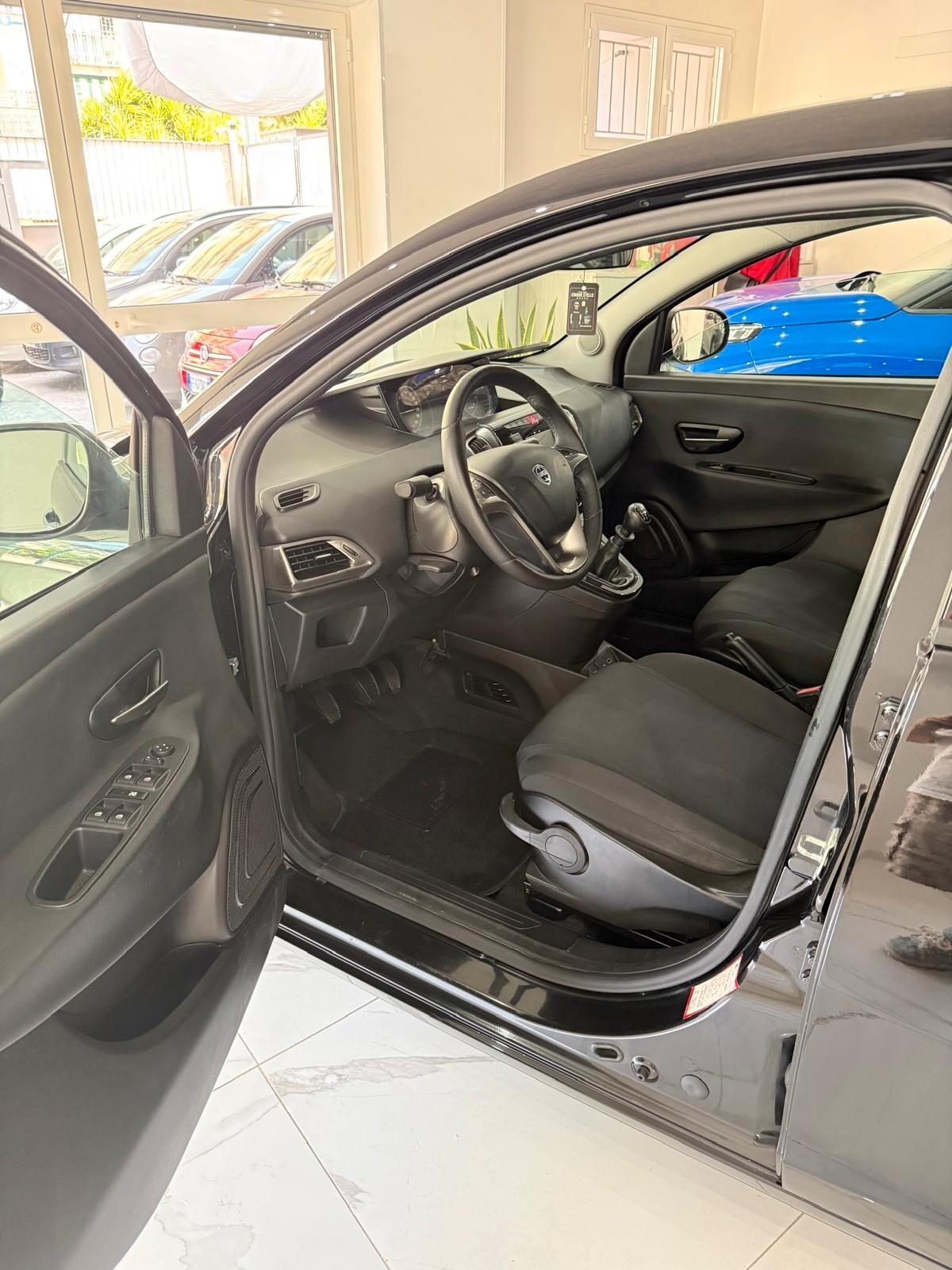 Lancia Ypsilon 1.2 69 CV 5 porte S&S Gold