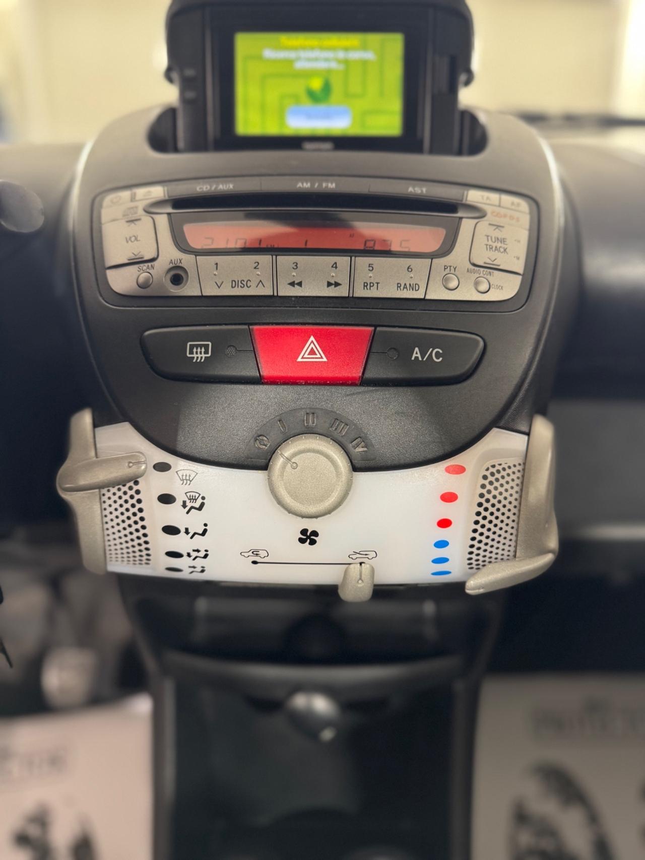 Toyota Aygo 1.0 12V VVT-i 5 porte Cool Soda Connect