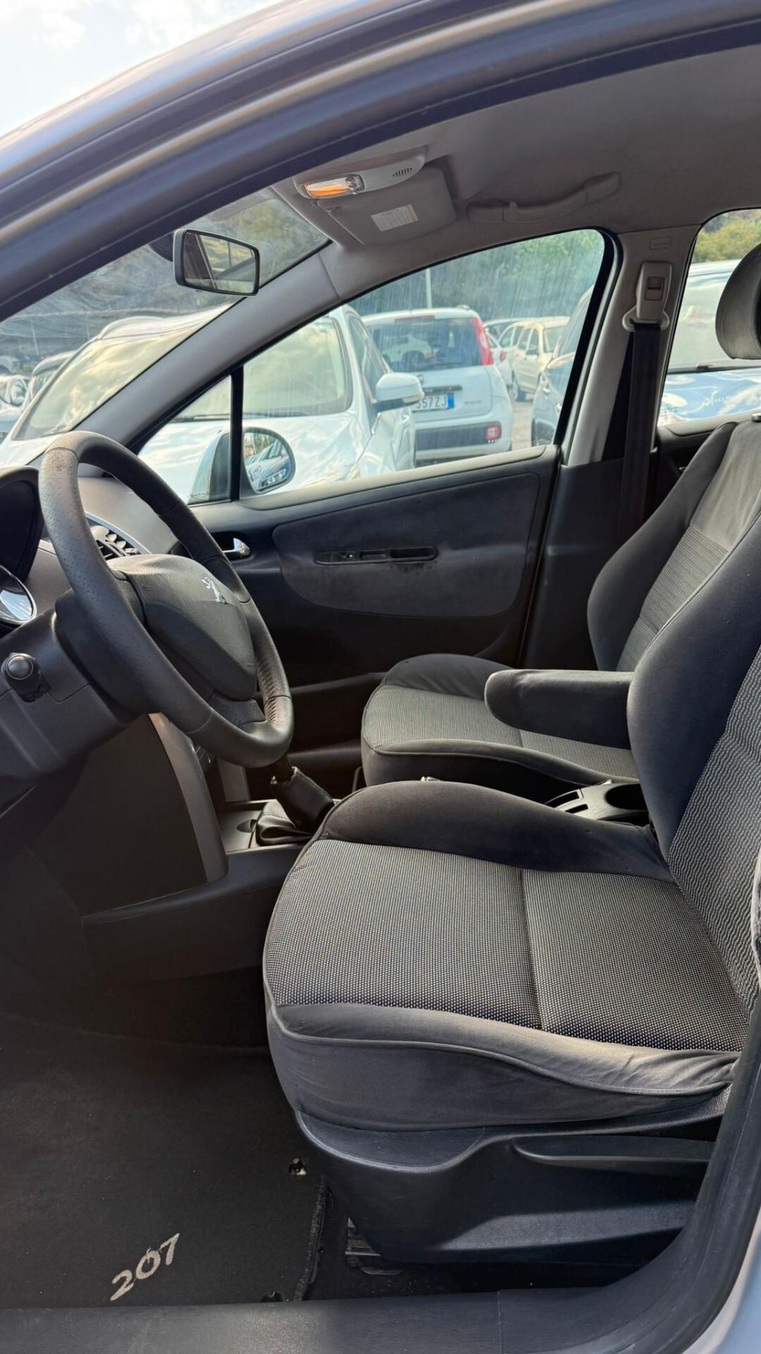 Peugeot 207 1.4 HDi 70CV 3p. ONE Line
