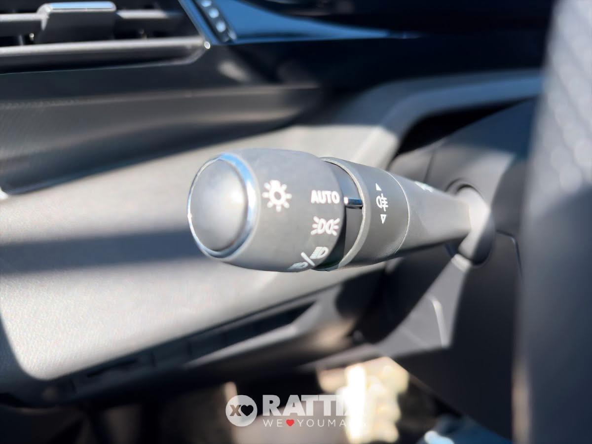 Peugeot 308 1.2 hybrid 145CV GT e-dcs 6